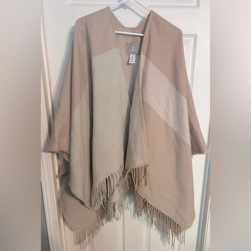 Soia & Kyo beige open front fringe block wrap/ poncho